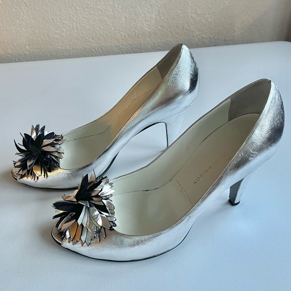 SIGERSON MORRISON | METALLIC SILVER PEEP TOE HEELED SANDAL - Picture 3 of 8